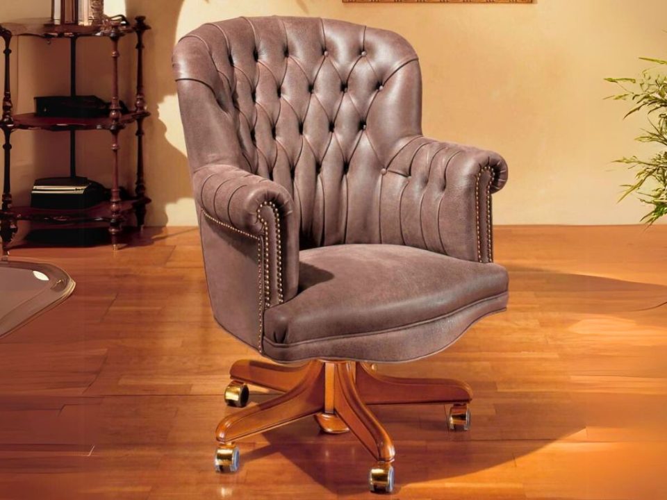 Management Classic leather armchair